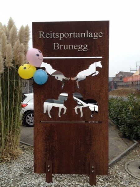 Arbeit auf dem Pferdehof